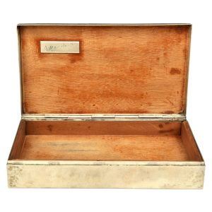 Gümüş Puro Kutusu Adnan Menderes İmzalı 'A. Menderes' - 900 Ayar - Üstü Kabartma Çiçek Motifli, içi ahşap - 383 gr - 162(G) x 90(D) x 50(y) mm -2-