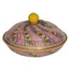 Meissen Porselen Sahan - Pembe ve beyaz şal deseni üzeri çiçek motifli, kapağı aplike limon tutamaklı. Damgalı - Çapı: 19 cm