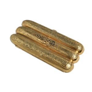 Faberge Rus Gümüş 3lü Puro Kutusu 94gr 11 Faberge Rus Gümüş 3lü Puro Kutusu - Karl Faberge Moskova damgalı, üzeri elmas taşlı Çar inisiyalli, dışı ve içi altın vermeyli, 84 zolotnik - 94 gr - 125x60x22 mm -2-