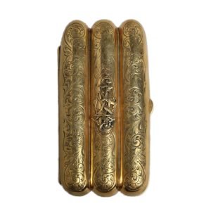 Faberge Rus Gümüş 3lü Puro Kutusu 94gr 13 Faberge Rus Gümüş 3lü Puro Kutusu - Karl Faberge Moskova damgalı, üzeri elmas taşlı Çar inisiyalli, dışı ve içi altın vermeyli, 84 zolotnik - 94 gr - 125x60x22 mm -4-