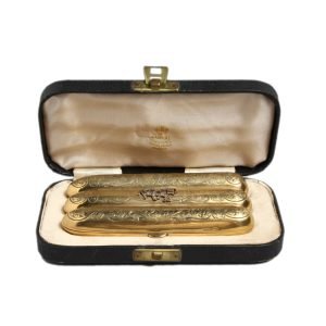 Faberge Rus Gümüş 3lü Puro Kutusu 94gr 17 Faberge Rus Gümüş 3lü Puro Kutusu - Karl Faberge Moskova damgalı, üzeri elmas taşlı Çar inisiyalli, dışı ve içi altın vermeyli, 84 zolotnik - 94 gr - 125x60x22 mm -8-